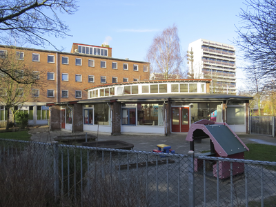 907867 Gezicht op het gebouw van kinderopvang Peter de Vries (Dodt van Flensburglaan 12) te Utrecht.
